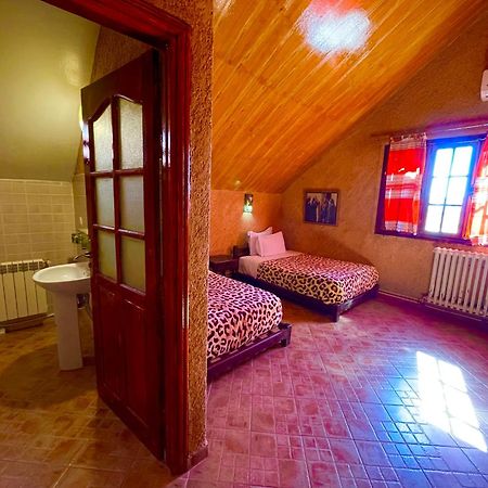 Ferme D'Hote La Vallee Azrou Exteriör bild