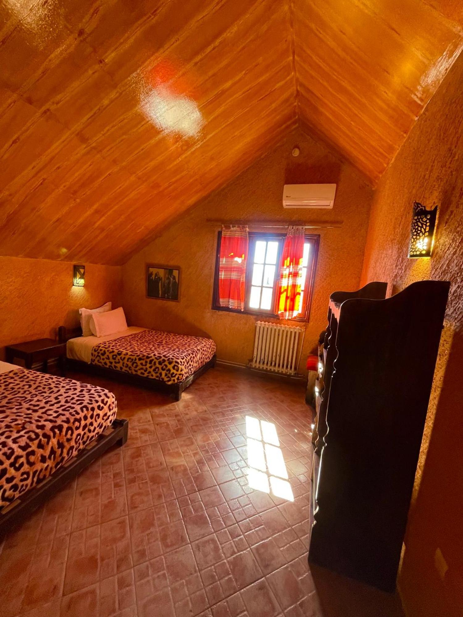 Ferme D'Hote La Vallee Azrou Exteriör bild