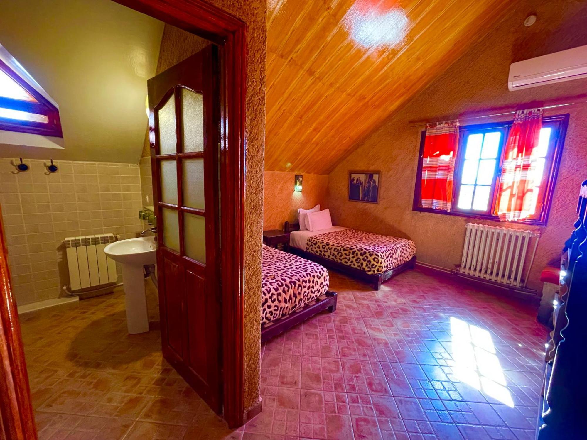 Ferme D'Hote La Vallee Azrou Exteriör bild
